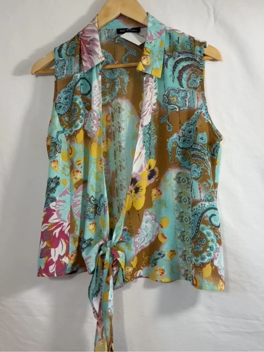 Violet & Claire Multicolor Vibrant Paisley Print Sleeveless Top